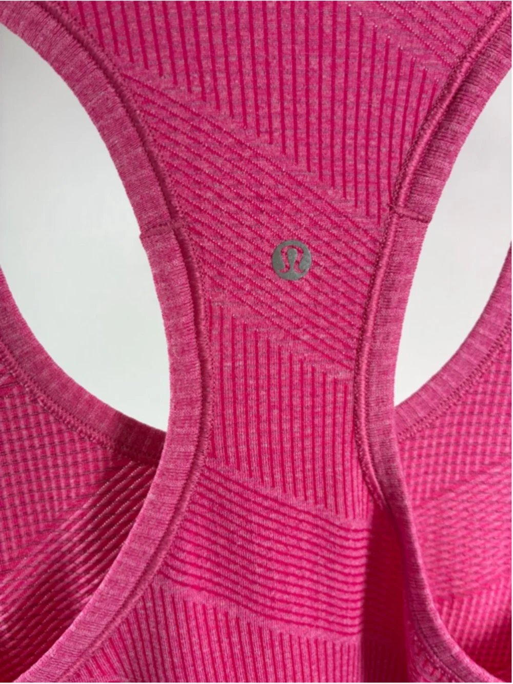 Lululemon Run Swiftly Tech Racerback in Heathered Jewelled Magenta Size 2